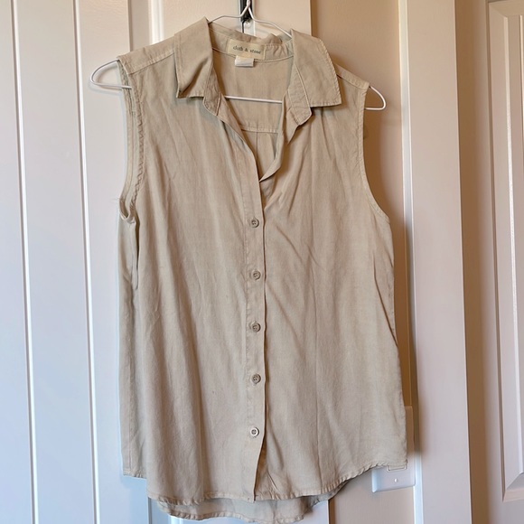 Cloth and Stone Sleeveless Button-Down Tan Blouse - Picture 2 of 5